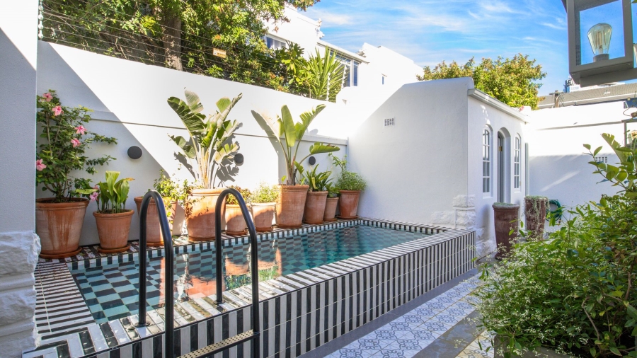 To Let 5 Bedroom Property for Rent in Three Anchor Bay Western Cape